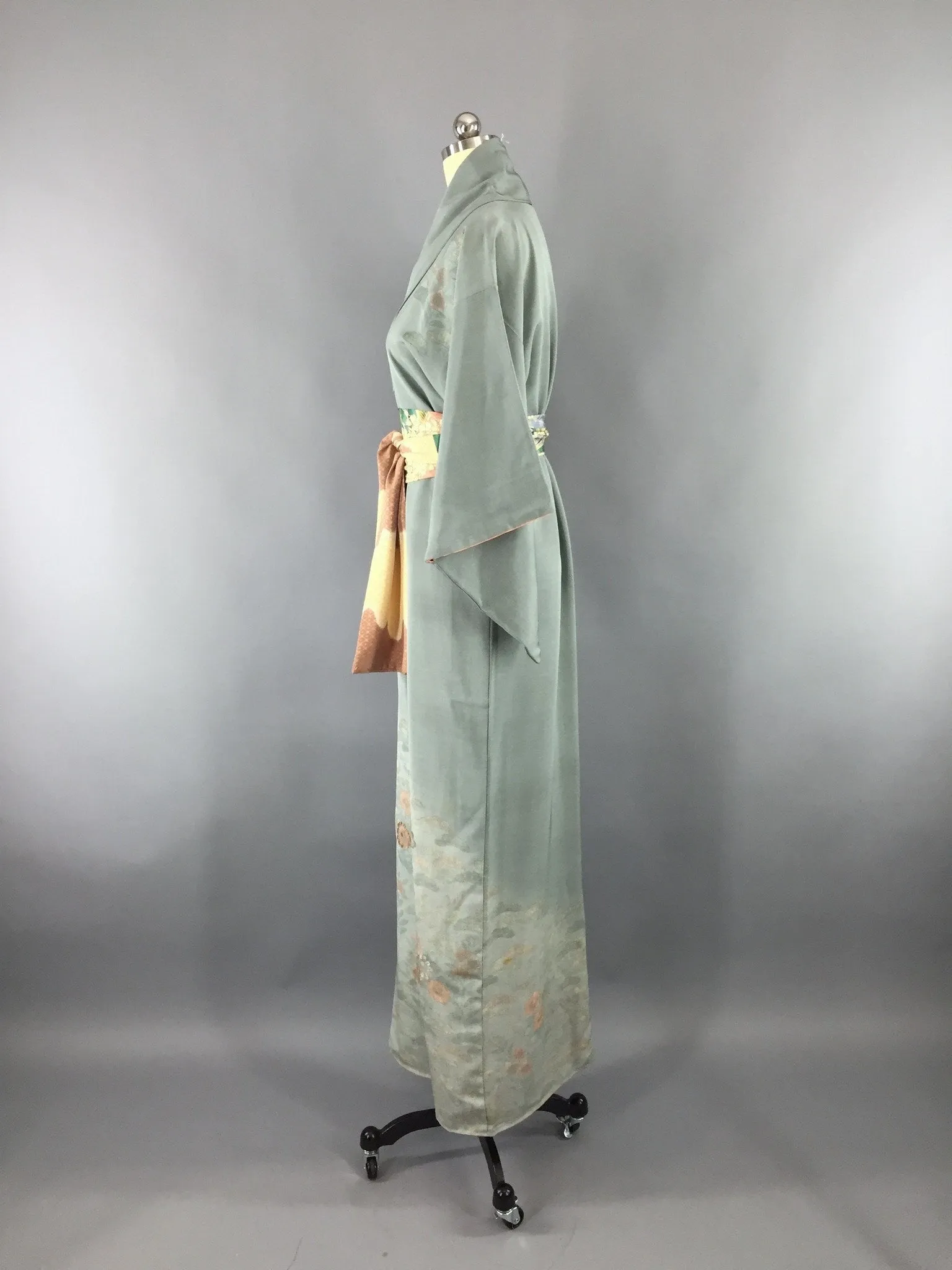 1950s Vintage Kimono Robe with Embroidered Blue-Green Floral Print