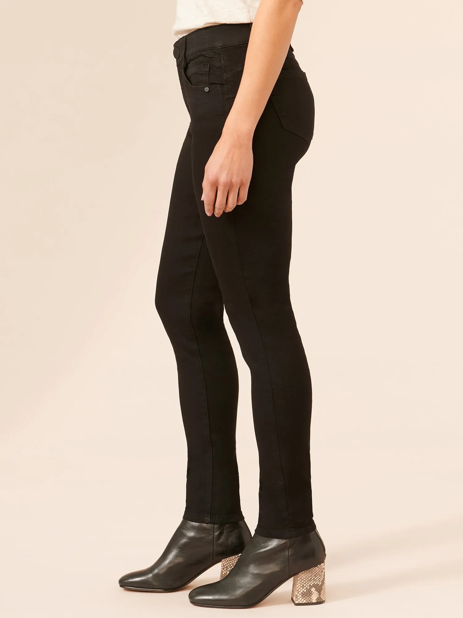32" "Ab"solution® Booty Lift Long Jeans Black Jegging