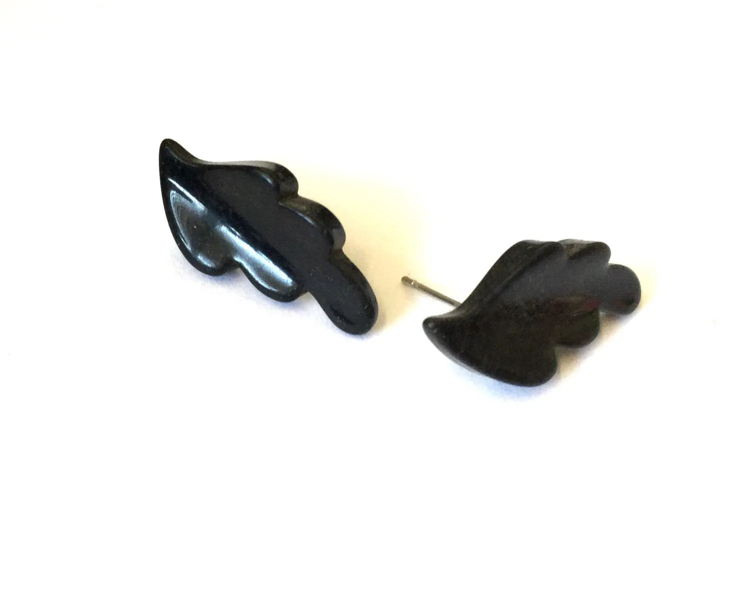 Black Swirled Leaf Vintage Lucite Stud Earrings