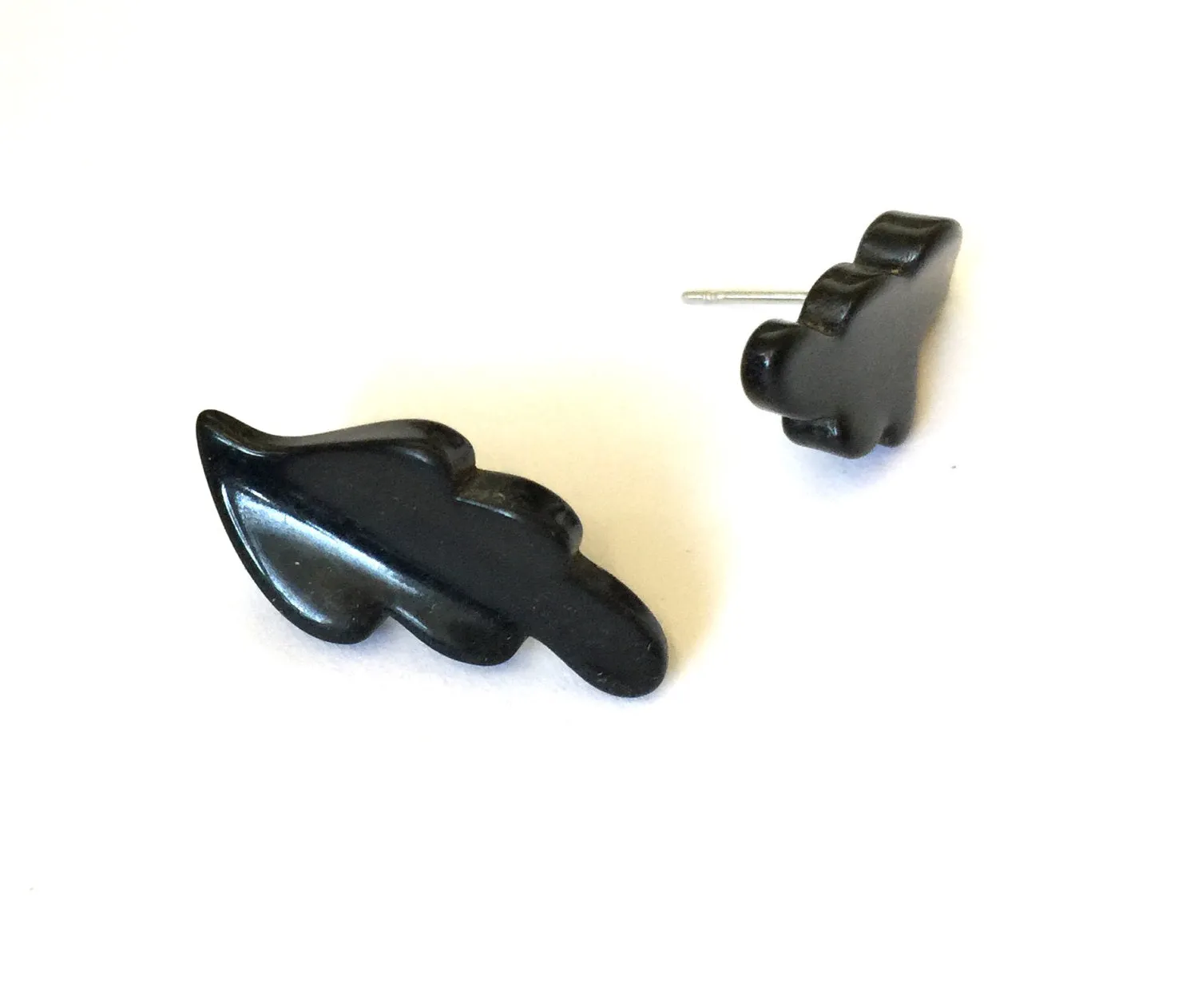 Black Swirled Leaf Vintage Lucite Stud Earrings