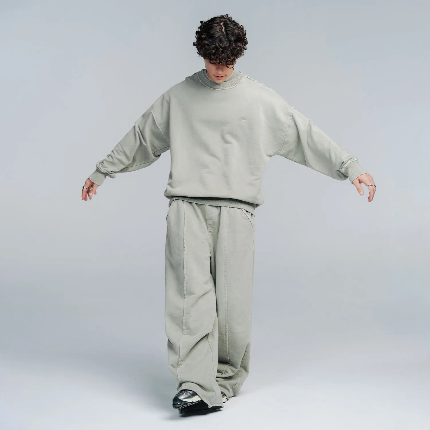 Core Washed Pullover - Light Grey