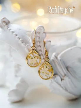 Dried white flowers and gold flakes resin teardrop earrings