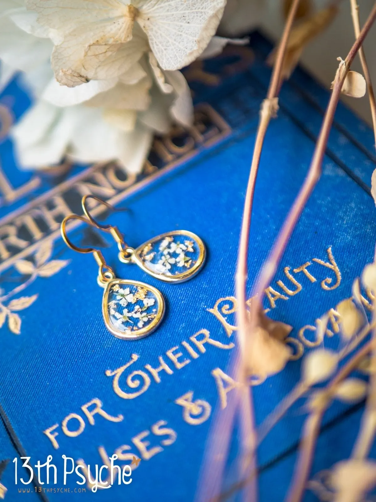 Dried white flowers and gold flakes resin teardrop earrings